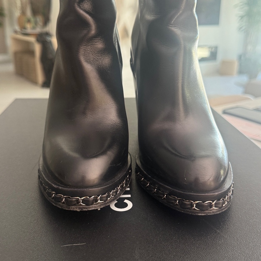 CHANEL Black Leather Knee Boots with Chain Trim - Picture 4 of 8